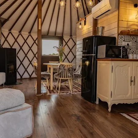 Jurtowe Wzgorze Glamping Hotel Grabinek Exterior photo